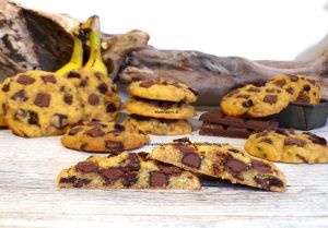 Recette Cookies à la banane, dés de bananes séchées et pépites de chocolat au lait sur une base de La Fabrique Cookies