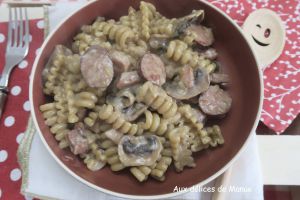 Recette One pot pasta à la saucisse fumée, lardons et champignons