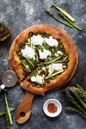 Recette Pizza aux asperges et à la burrata