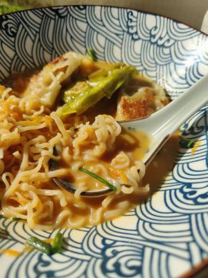 Recette Ramen aux raviolis frits