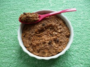 Recette Gâteau cru végan cacaoté au muesli figue-pruneau-noisette-son de blé (diététique, sans sucre ni beurre ni oeuf, riche en fibres)