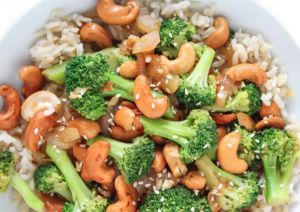 Recette Recette de sauté de brocoli aux noix de cajou (Végane et facile à faire!)