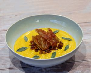 Recette Velouté à la courge marina di Chioggia, sauge et jambon de Parme croquant