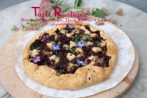 Recette Tarte rustique à la betterave rouge, balsamique, thym et fourme d'Ambert