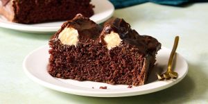 Recette Meet Bumpy Cake: The Beloved Midwestern Dessert That Belongs on Your Holiday Table