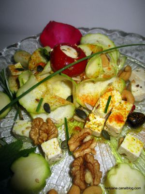 Recette Salade estivale "spirales de courgette/ poivrons fromage et curcuma bio"