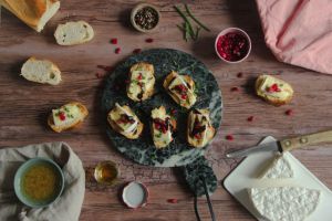 Recette Toasts au brie et à la grenade séchée