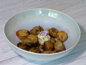 Recette Pommes de terre primeur et artichauts poivrades au beurre de sauge