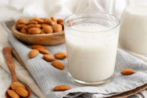 Recette What Drinking Vanilla Almond Milk Every Day Does for Your Body