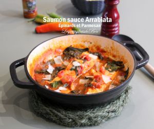 Recette Saumon sauce arrabiata, épinards et parmesan