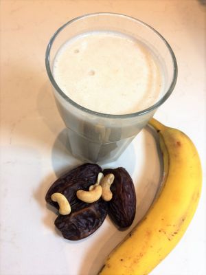 Recette « Smoothie » sans lactose au lait de noix de cajou, banane et dattes de Medjool