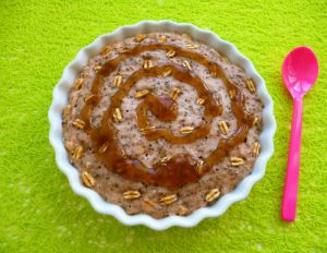 Recette Bowlcake hyperprotéiné fraise avec whey-chia-blé complet soufflé nappé érable (diététique, sans oeuf ni beurre, riche en fibres)