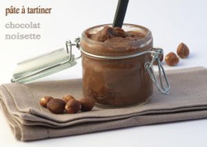 Recette Cadeau gourmand: pâte a tartiner chocolat-noisettes sans beurre