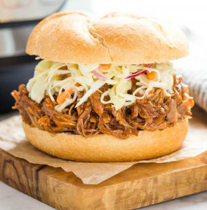 Recette Ce hamburger au porc effiloché à l'autocuiseur est simplement décadent!