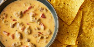 Recette My Aunt’s 3-Ingredient Tailgate Dip Is the Only Reason I Like Football Season