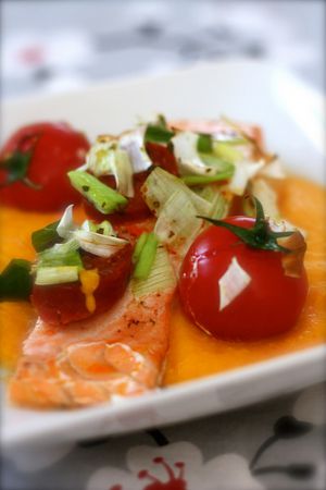 Recette Saumon, chorizo & oignon nouveau et polenta aux carottes