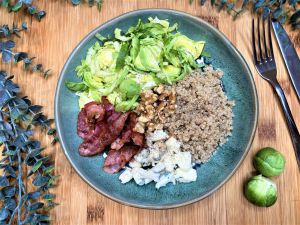 Recette Salade de quinoa aux choux de Bruxelles, au lard et au bleu