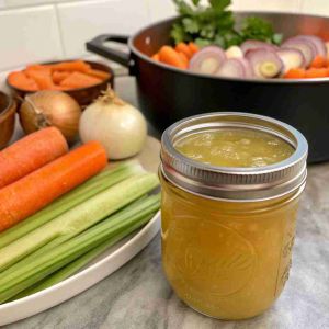 Recette Canning Chicken Broth with Vegetables – Complete Stock Recipe