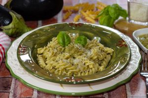 Recette Fusili à la sauce aux aubergines et basilic