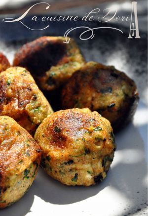 Recette Boulettes de Courgettes & Feta, Sauce Curcuma, épices Texan & Basilic