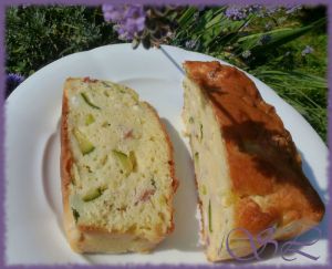 Recette Cake de saison : courgettes, féta et petits lardons