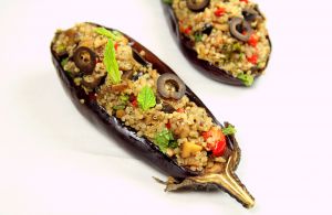 Recette Aubergines farcies au quinoa, champignons, poivron, olives et menthe {Vegan}