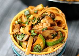 Recette Recette absolument délicieuse et santé de nouilles thaïlandaises épicées!