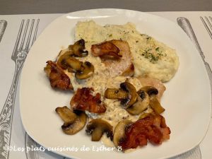 Recette Côtelettes de porc au bacon et champignons, sauce moutarde et vin blanc