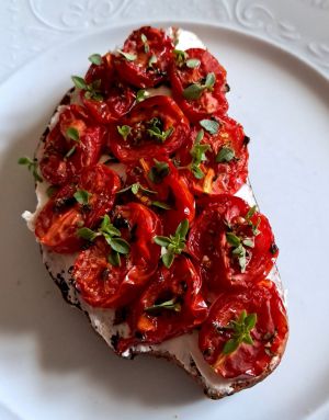 Recette Tartine de tomates cerises rôties