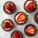Recette Strawberry Cheesecake Chocolate Cookie Cups