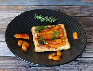 Recette Tarte aux carottes rôties, mimolette vieille et romarin (recette orange)