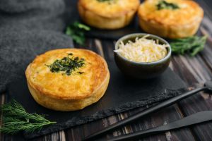 Recette Quels sont les secrets pour une quiche aux épinards et feta avec une pâte brisée maison?