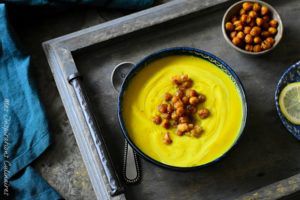 Recette Soupe au chou fleur crémeuse au Curcuma : Un Velouté Bienfaisant