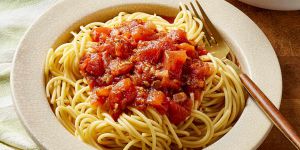 Recette My Italian Grandma Was Famous for Her No-Cook Tomato Sauce—Now I Make It on Repeat