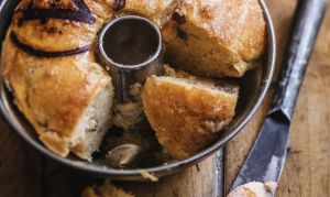 Recette Kougelhopf au magret fumé, beurre de fruits confits à la mouta