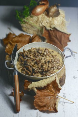 Recette Mousserons à la crème de moutarde et ail noir