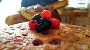 Recette Envie de pancakes pour princesse aux fruits rouges (avec options vegan et sans gluten)