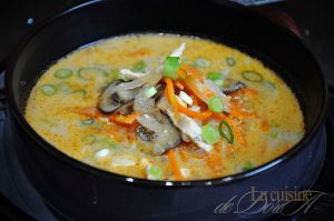 Recette Soupe Thaïlandaise au poulet, lait de coco & curry rouge