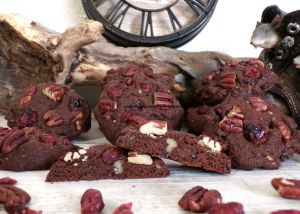 Recette Cookies vegan au cacao, noix de pécan et cranberries séchées d'après Clémence Roquefort