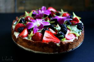 Recette Gâteau vegan et sans gluten aux petits fruits, fleurs et mousse à la camomille