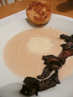 Recette Soupe de châtaignes et crème de cerfeuil tubéreux : une bonne soupe