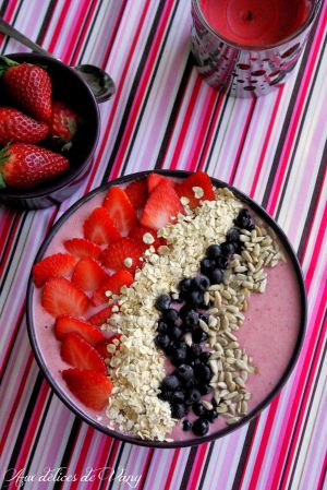 Recette Smoothie bowl fraises et flocons d'avoine (vegan)