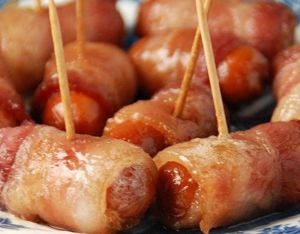 Recette Meilleure recette des saucisses enrobées de bacon à la mijoteuse!