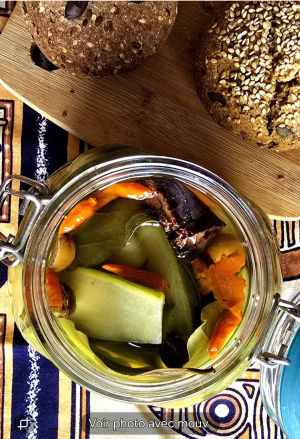 Recette Concombre bio fermenté au piment, pèbè, laurier, éssèssè et poivre de Penja IGP du Cameroun : Des bienfaits en pot