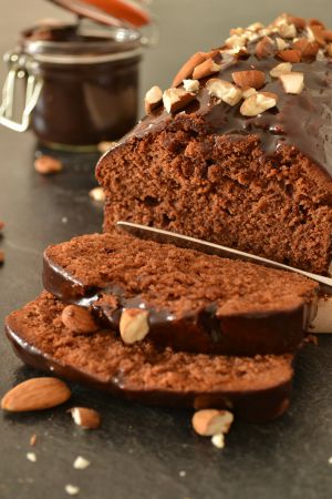 Recette Cake au chocolat et son glaçage caramel et pâte à tartiner par le blog Bake a Cupcake