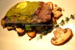 Recette Filet d'Agneau Sur Lit De Champignons Beurre Épicé Au Cerfeuil Et À La Ciboulette