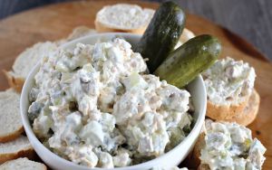 Recette Recette qui met l'eau à la bouche : Trempette aux cornichons à l'aneth