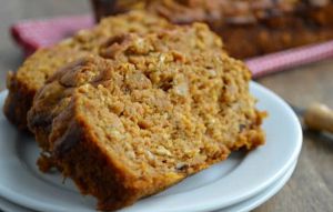 Recette Ce pain à la citrouille et aux bananes est délicieux et super facile à faire!