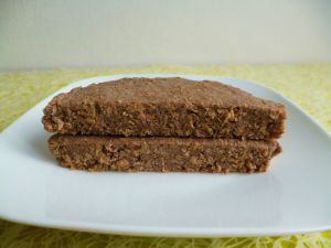 Recette Gâteau cru soja caroube au psyllium (diététique, végan, hyperprotéiné, sans oeuf ni beurre ni sucre ni gluten, riche en fibres)