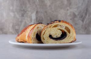 Recette Pain brioché aux olives noires et au romarin qui conquiert les boulangeries françaises